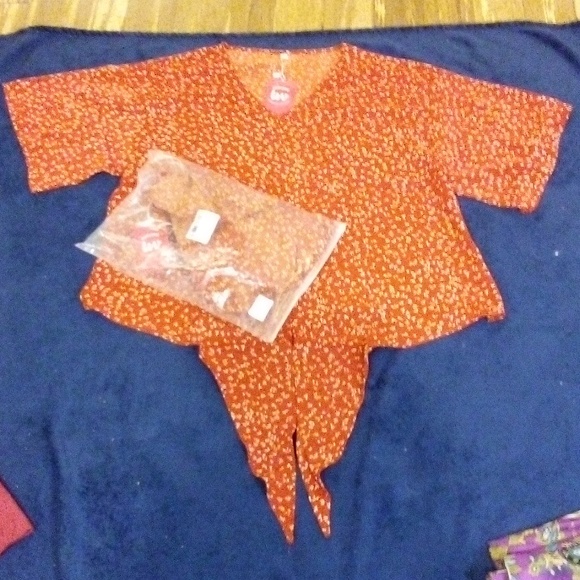 Cute Red printed stylish top - Picture 2 of 2